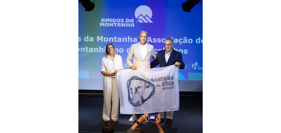 Amigos da Montanha recebem Bandeira da Ética de Prata